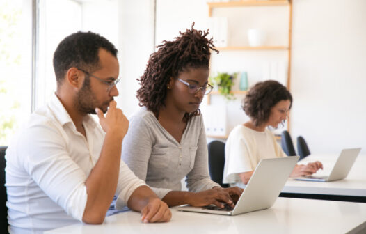 Empresa de soluções educacionais lança programa de trainee voltado à formação de futuros líderes