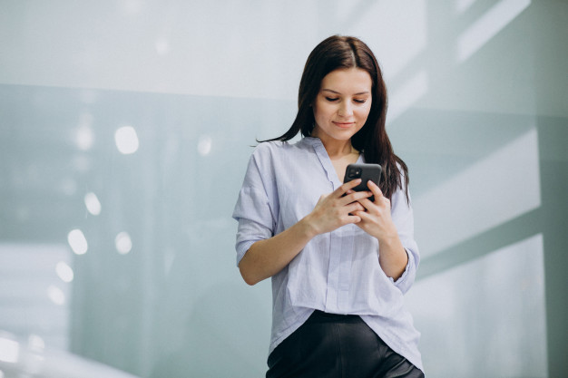 Empresa de telefonia abre 100 vagas para mulheres em áreas técnicas em 30 cidades