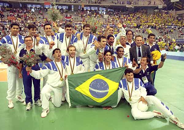 Conquista do primeiro ouro olímpico do vôlei brasileiro completa 30 anos