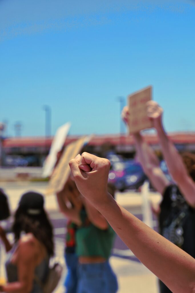 Diante da distinção entre esquerda e direita, qual é a sua crença política? 