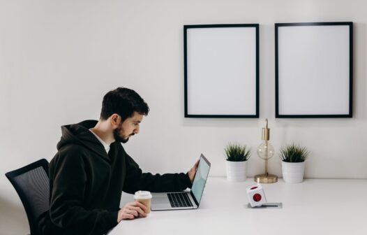 Feira de Carreiras recebe mais de 30 grandes empresas e oferece oportunidades de estágio e trainee