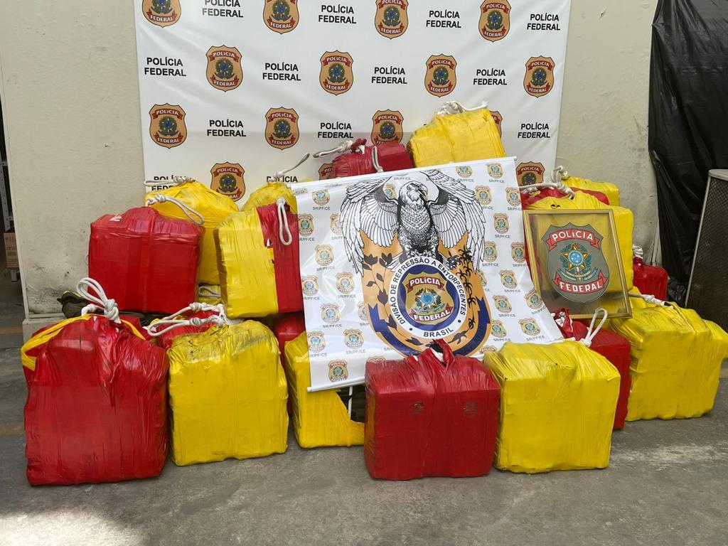 PF apreende 1,2 tonelada de cocaína em embarcação pesqueira no Ceará