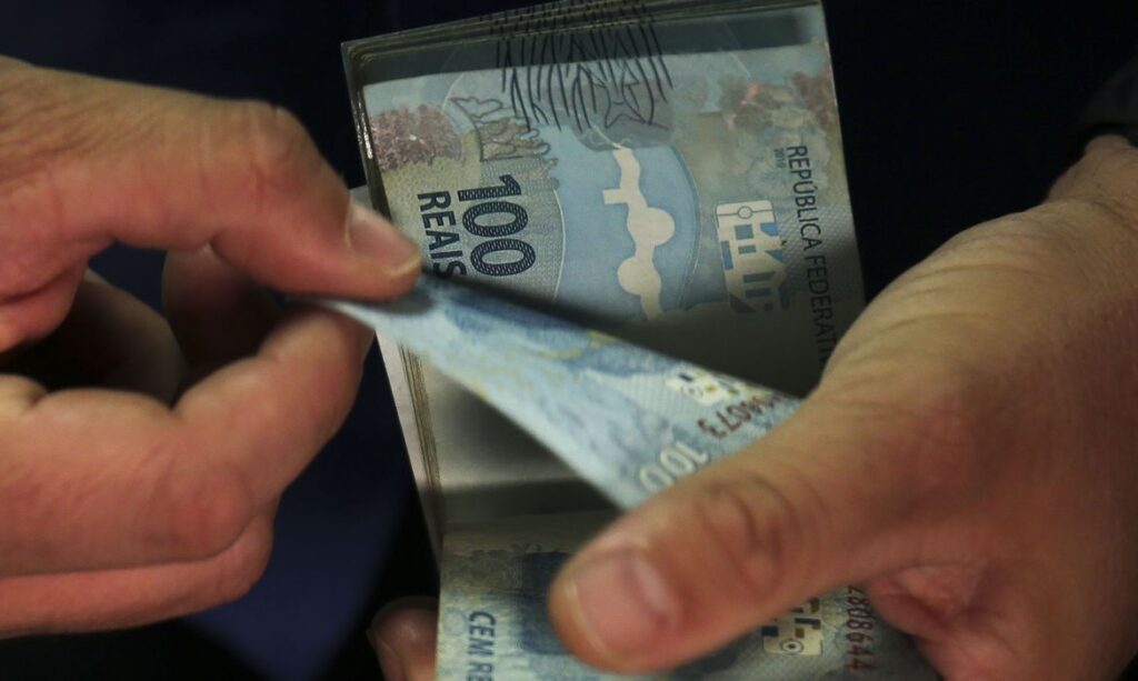 Beneficiários com NIS de final 7 recebem Auxílio Brasil