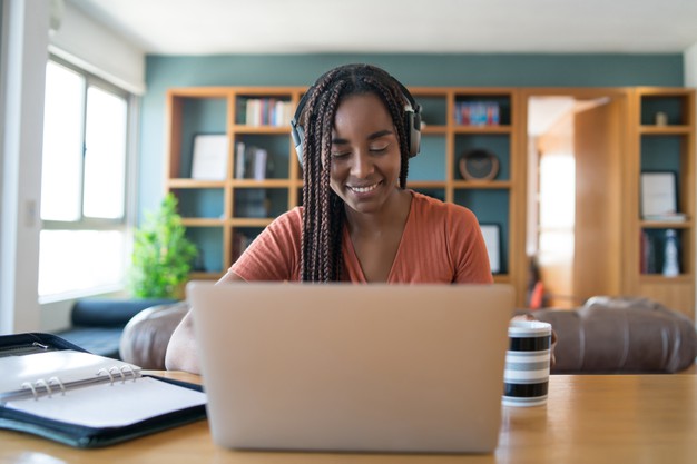 Os desafios da gestão de videochamadas em home-office e a melhora do desempenho