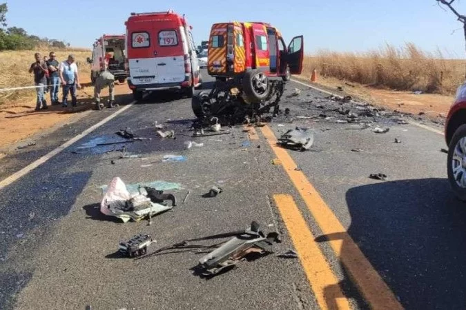 Sete pessoas morrem em acidente de carro, entre elas duas crianças