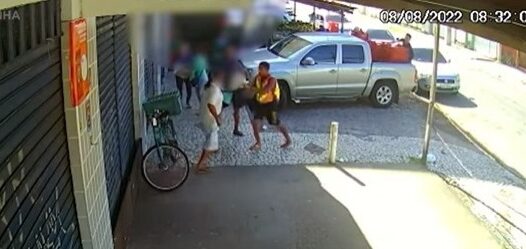 Suspeito tenta furtar bicicleta, mas é impedido por dono armado com pedaço de madeira