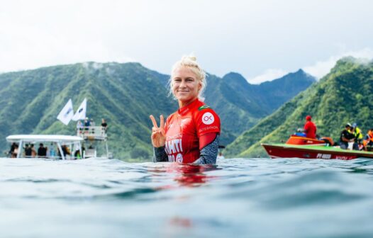 Tati Weston-Webb vira bateria no Taiti e assegura vaga no WSL Finals