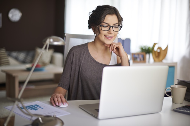 Home office completa um ano como rotina na pandemia: o que devemos discutir sobre isso?