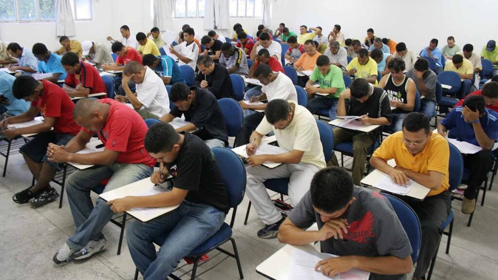 Uece realiza concurso para professor adjunto neste domingo (07)