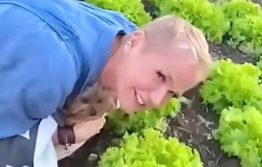 Xuxa aparece nas redes sociais comendo verdura no chão