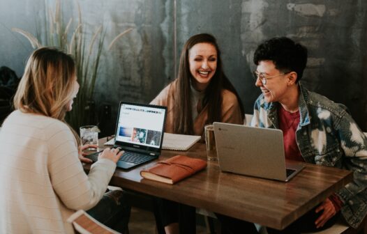 Evento gratuito apresenta oportunidades de emprego em tecnologia, marketing, finanças e serviços no Canadá