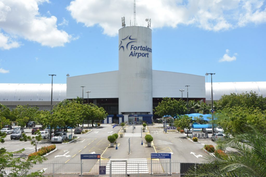 Aeroporto de Fortaleza passa a cobrar R$ 20 a cada 10 minutos no meio-fio a partir da próxima terça-feira (18)