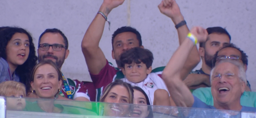 Após aparecer na torcida do Fluminense contra o Fortaleza, Alberto Bial se justifica: ‘Vibrei por aparecer no telão’