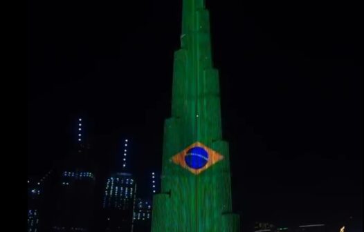 Burj Khalifa, prédio mais alto do mundo, ganhou as cores da bandeira do Brasil em 2020