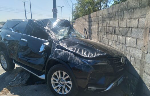 Cantor Vicente Nery sofre acidente de carro em Fortaleza