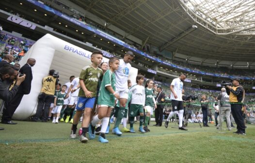 CBF volta a autorizar entrada de jogadores com crianças antes de partidas de futebol