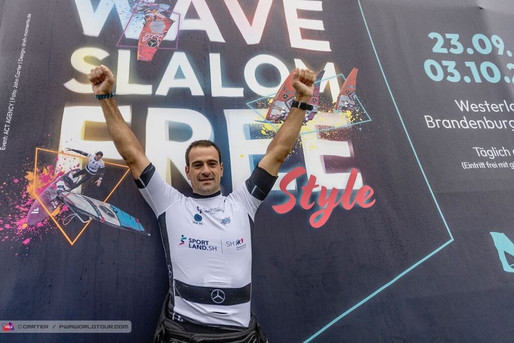 Cearense Marcilio Browne é campeão mundial de windsurf wave