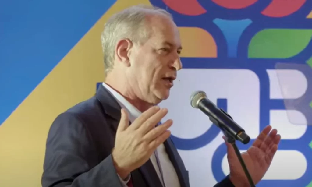 Ciro Gomes é alvo de ataque de bolsonarista armado em campanha no Sul do Brasil