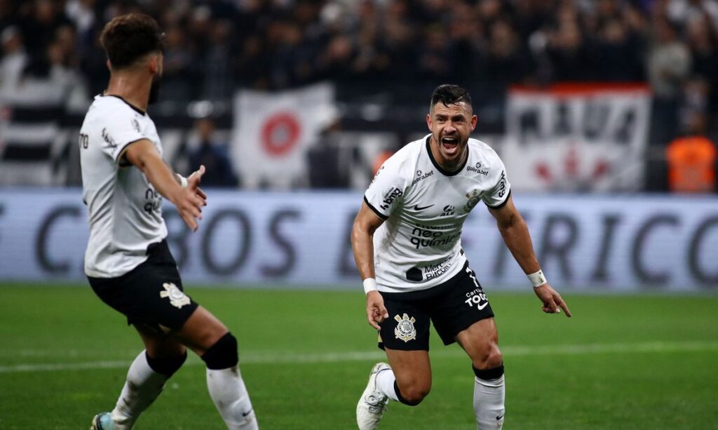 Corinthians vence Fluminense e pega Flamengo na final