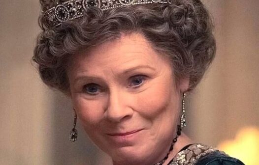 Criador da série ‘The Crown’ lamenta morte da rainha Elizabeth 2ª e sinaliza pausa em gravações