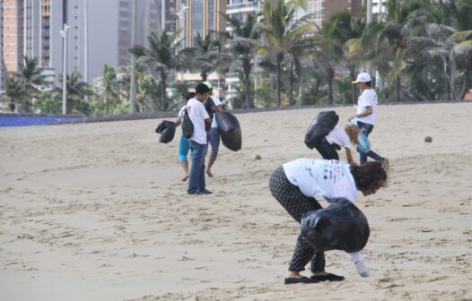 Mutirão de limpeza será realizado na Praia do Futuro no próximo domingo (4); saiba como participar