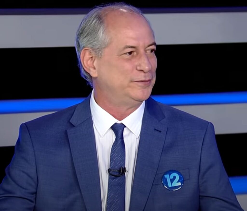 Ciro Gomes tenta escapar de pergunta sobre traição dos irmãos em apoio ao PT no Ceará