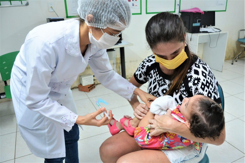 Fortaleza amplia vacinação contra Covid-19 para todas as crianças entre 6 meses e 2 anos