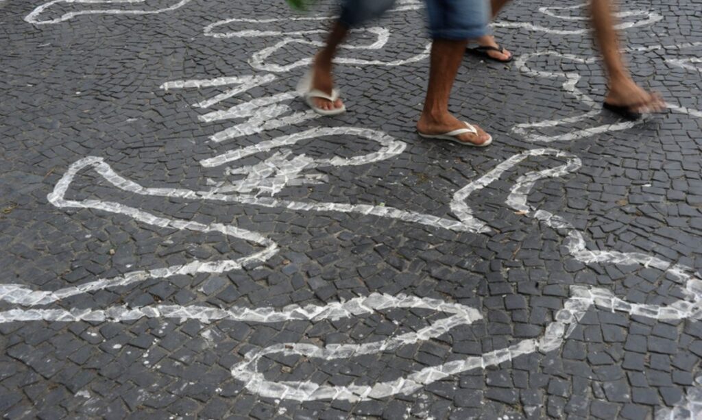 Em Fortaleza, menina de 3 anos é baleada enquanto brincava em calçada