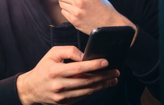Golpe digital: bandidos se passam por banco ao telefone e mensagem