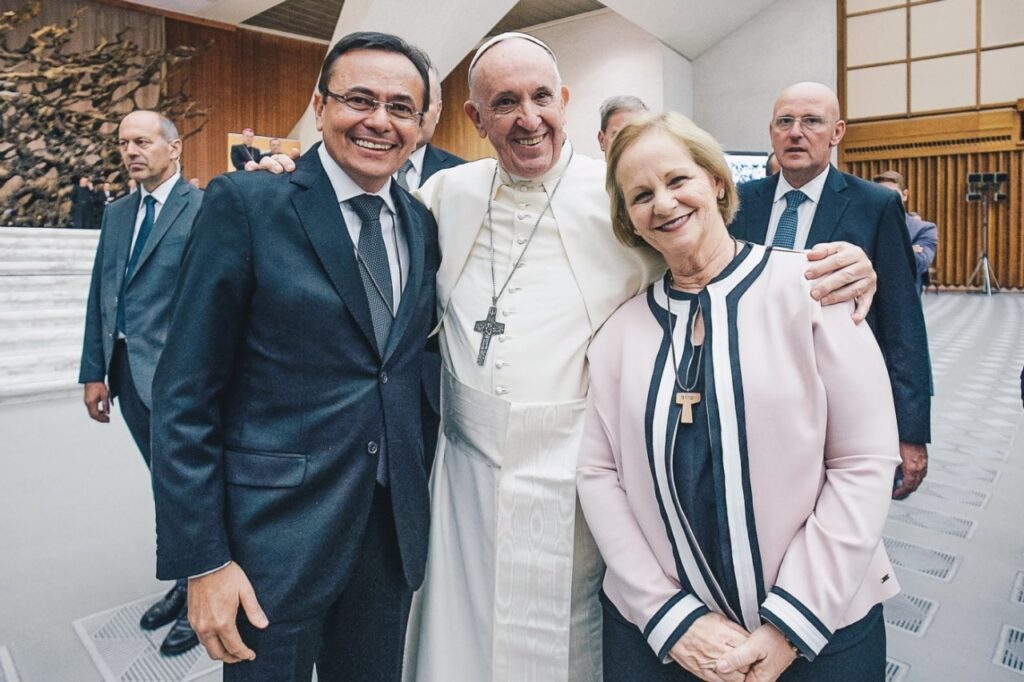 Missionários da comunidade Shalom participam de encontro com Papa Francisco em Roma