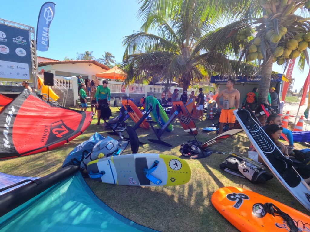 Molokabra: evento no litoral cearense reúne grandes nomes do kitesurfe até o próximo sábado (10)