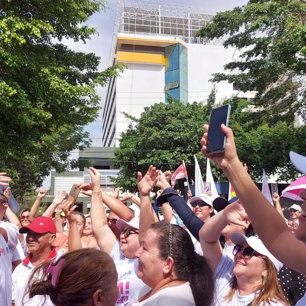 Profissionais de enfermagem realizam protesto contra suspensão do piso salarial