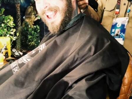 Rapper Post Malone dá gorjeta de US$ 500 para barbeiro no Brasil