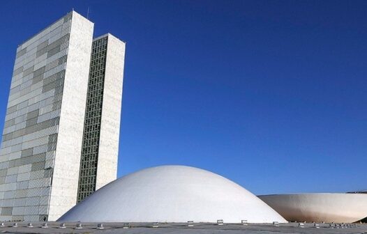 Senadores sugerem usar orçamento secreto para bancar piso da enfermagem