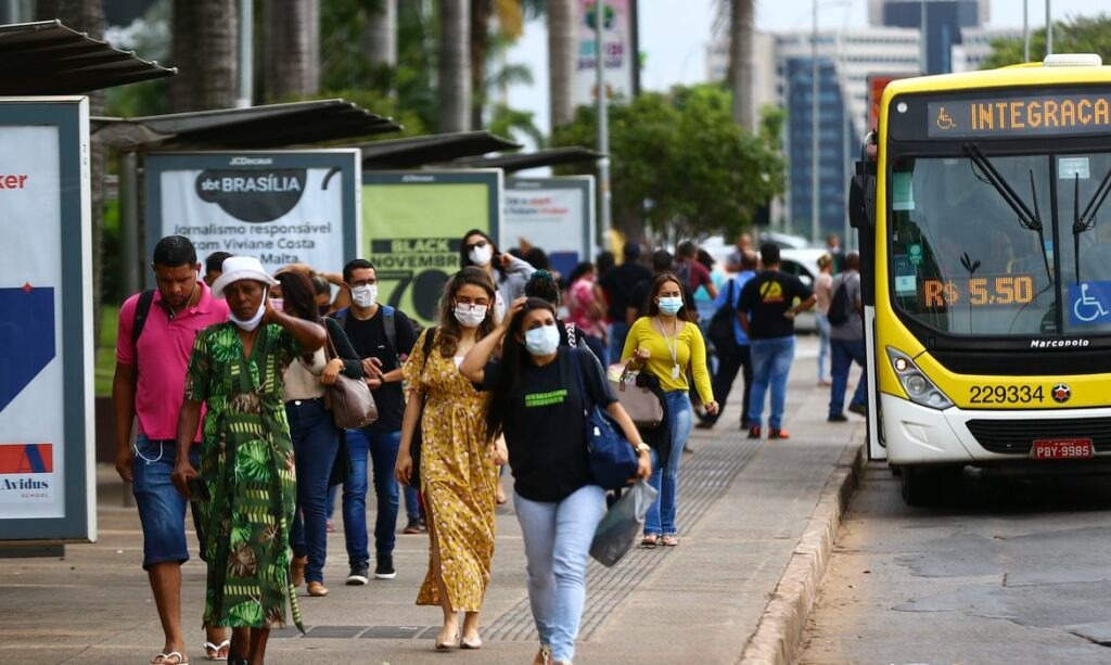 Fim da pandemia de covid-19 está à vista, diz diretor-geral da OMS