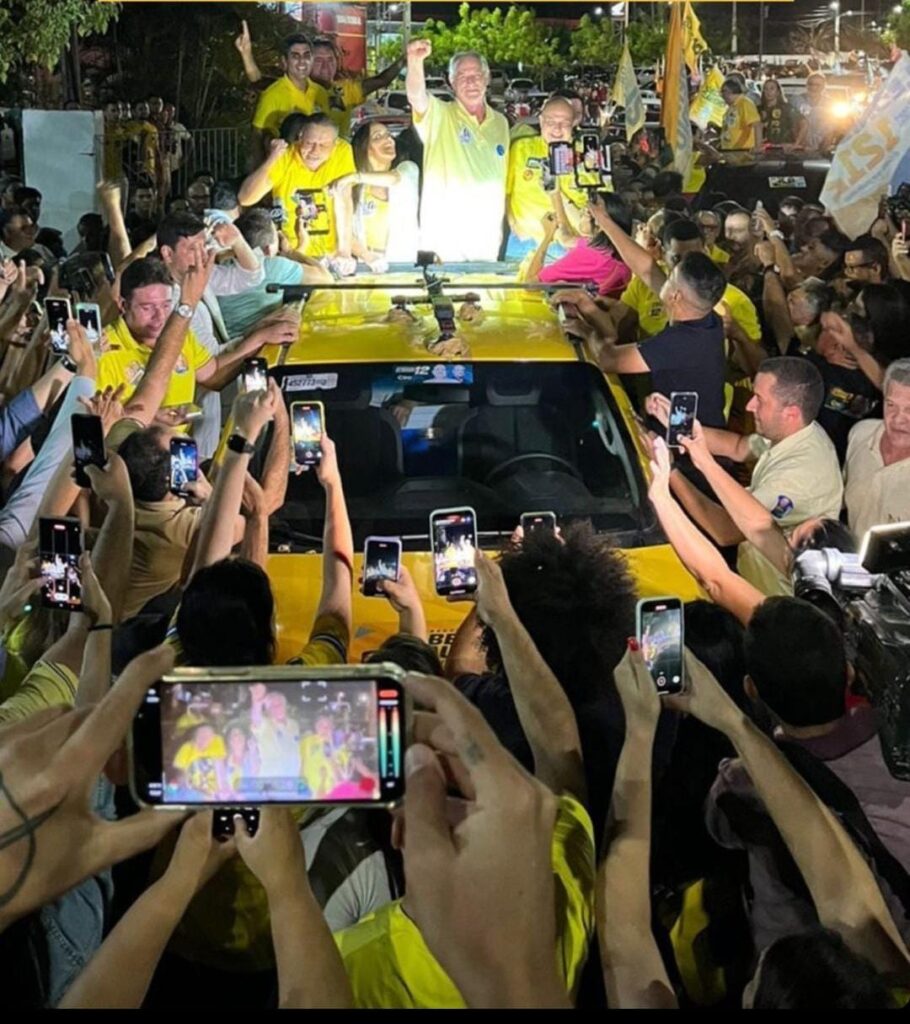 Ciro Gomes cumpre agenda de campanha com carreata em Sobral, no Ceará