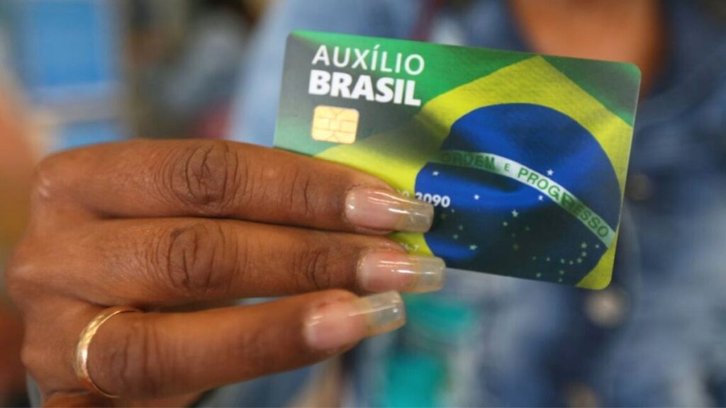 13º salário do Auxílio Brasil pode ser pago neste ano; saiba quem poderá receber