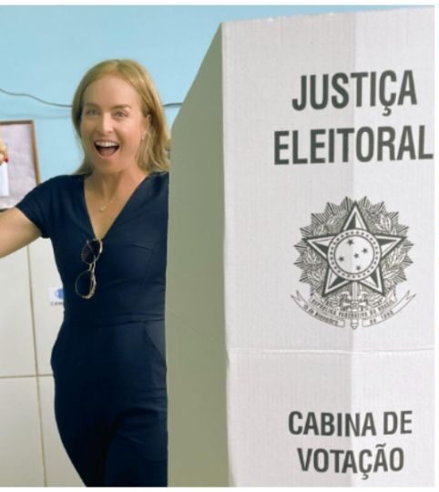 Angélica e outros artistas reforçam voto em Lula em defesa da democracia