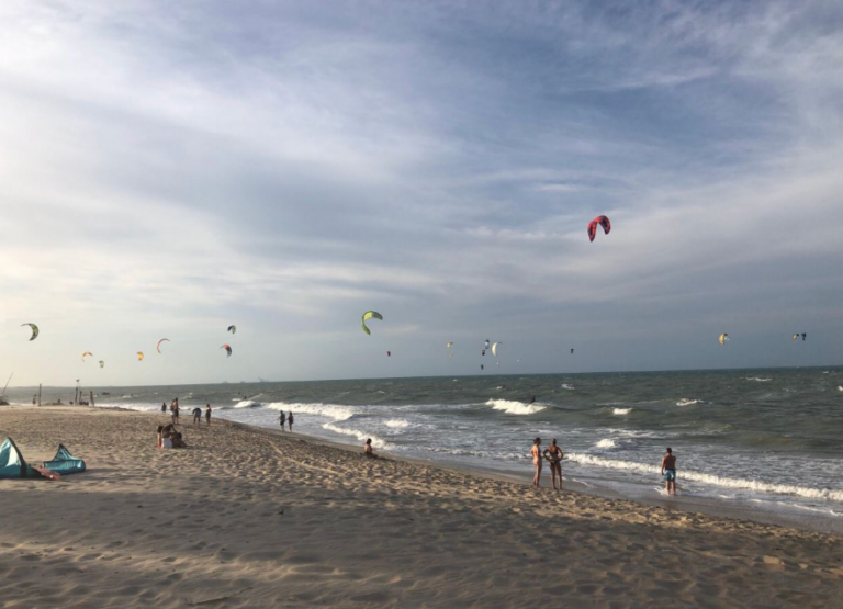 Fortaleza tem 20 praias próprias para banho neste fim de semana