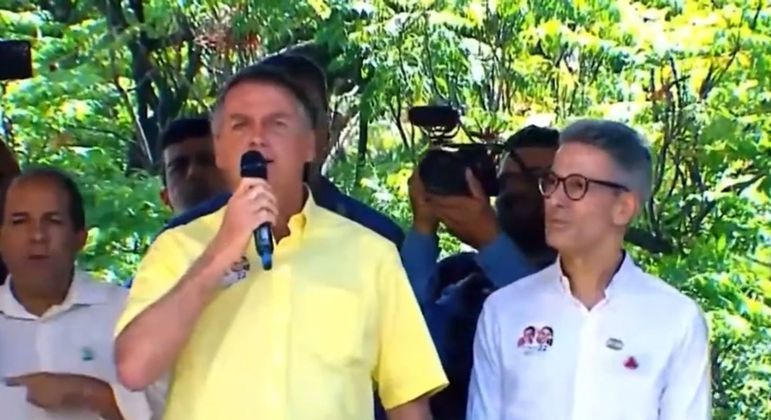 Bolsonaro visita igreja em Minas com Zema e se posiciona contra aborto