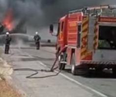 Caminhão que transportava pá eólica tomba ao sair da pista e motorista morre