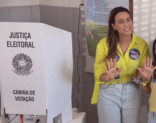 Candidata ao Senado, Érika Amorim vota em Caucaia, na Grande Fortaleza