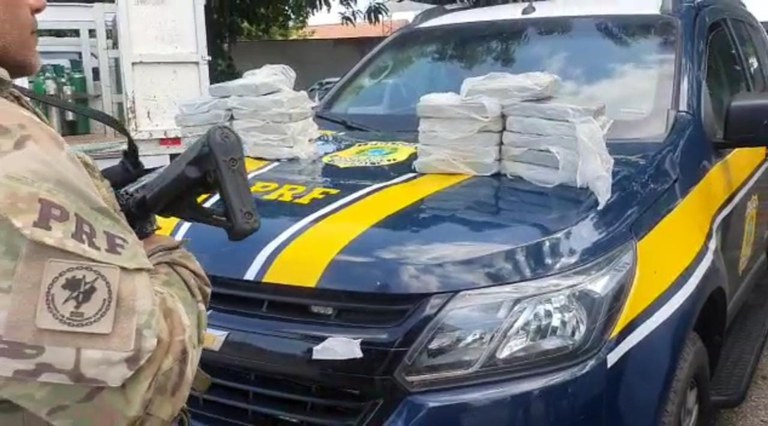 Casal é preso com 23,1 kg de cocaína em Itarema