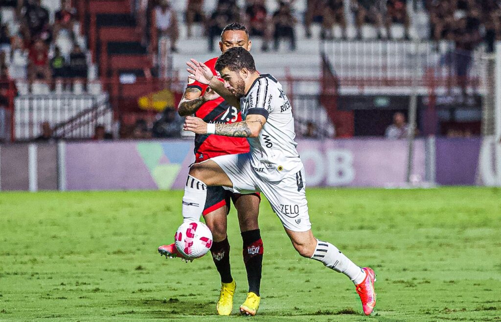 Ceará enfrenta Atlético-GO na Arena Castelão, buscando acesso a série A