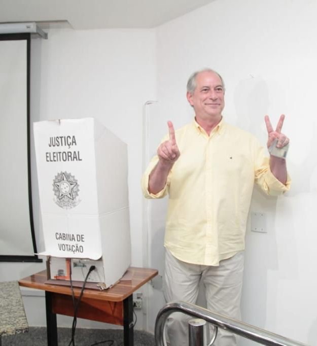 Ciro Gomes vota em Fortaleza e diz que pretende encerrar carreira política após a eleição