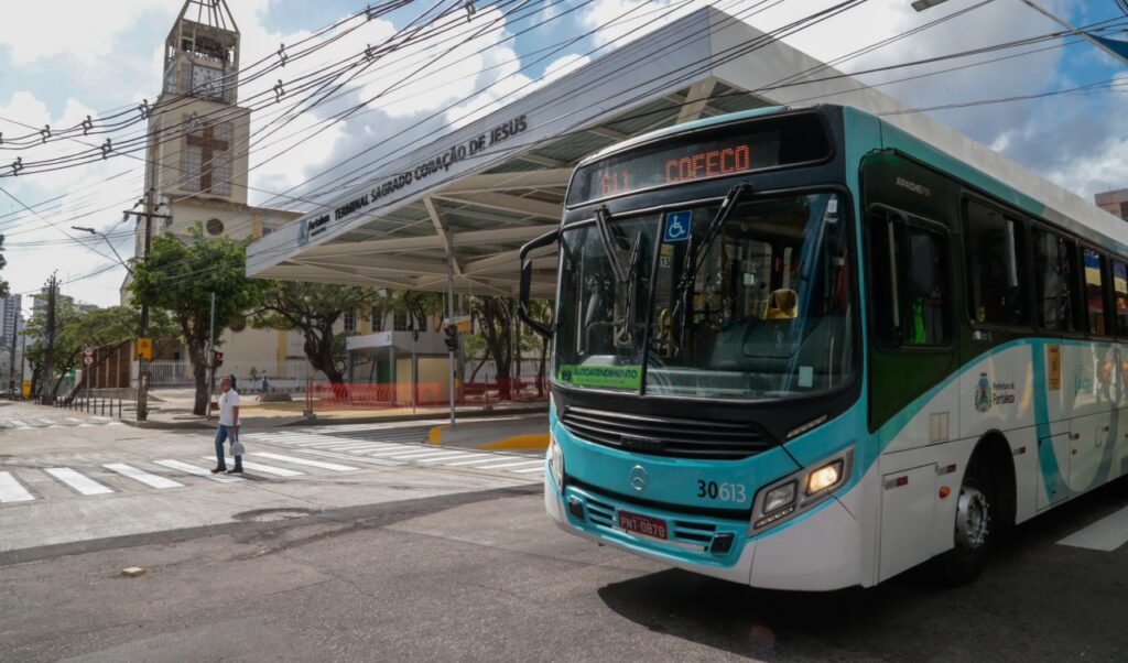 Clientes do Centro terão passagem gratuita em ônibus na volta para casa