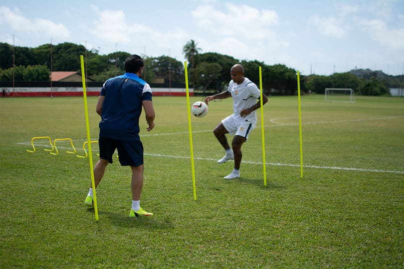 Ari e fisioterapeuta Edson Fernandes lançam curso de futebol para não jogadores