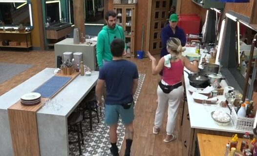 Deolane impede Shay e Thomaz de cozinharem e peões discutem 