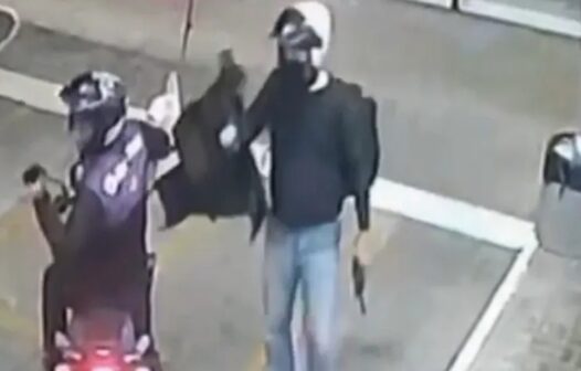 Dupla suspeita de balear vigilante e roubar colete à prova de balas segue foragida