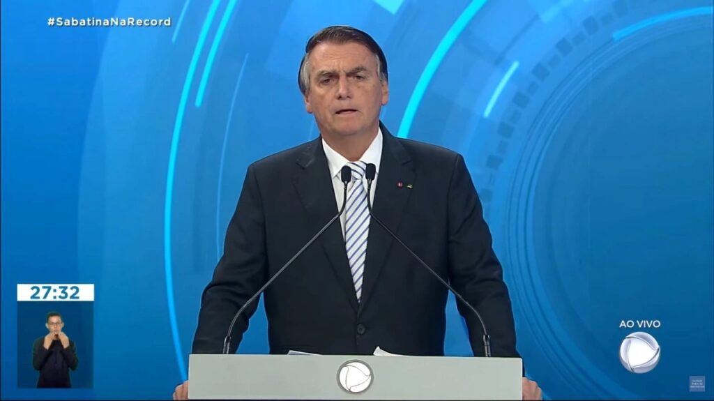 Em Sabatina na Record TV, Bolsonaro não poupa críticas a Lula: “fujão”